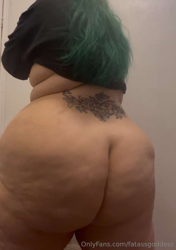 Fatassgoddess - Onlyfans - 2025-05-27T21:43:09