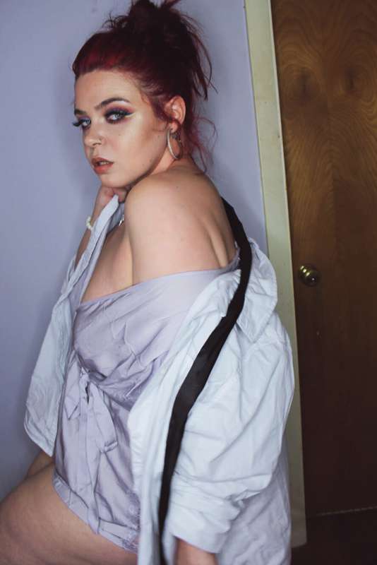 Here’s an ENTIRE @AthenaVonArt photoset! She’s showing her h..