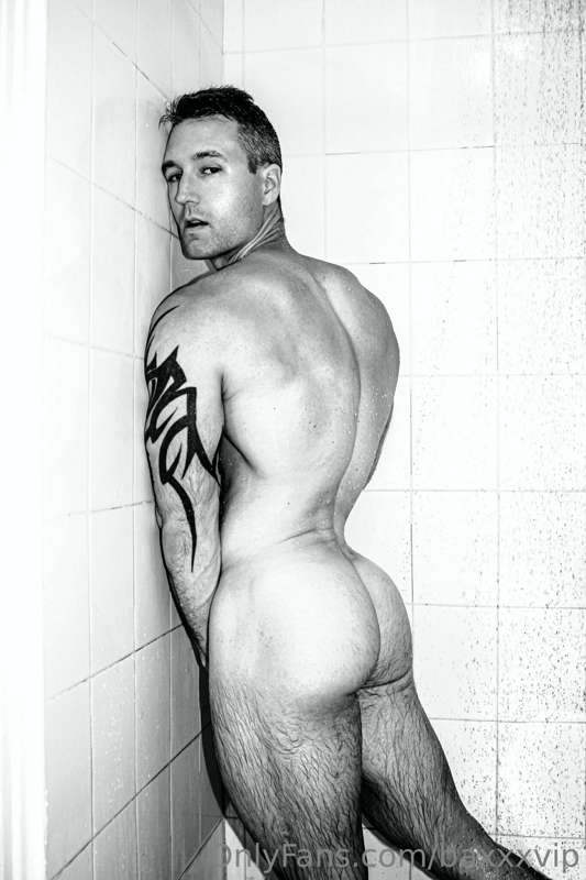 Booty in the shower

📸 Joee Vee