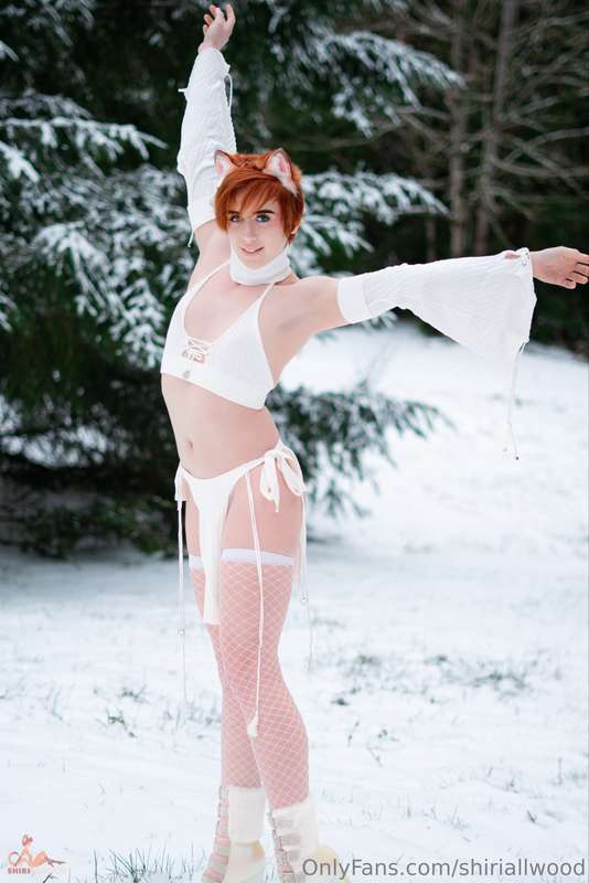 Want to have some fun in the snow with me? 🤍