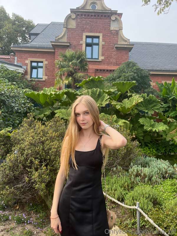 walking in beautiful gardens🍃💕