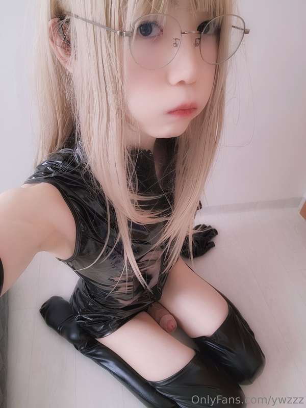 sweat a lot when I wear latex clothes 4