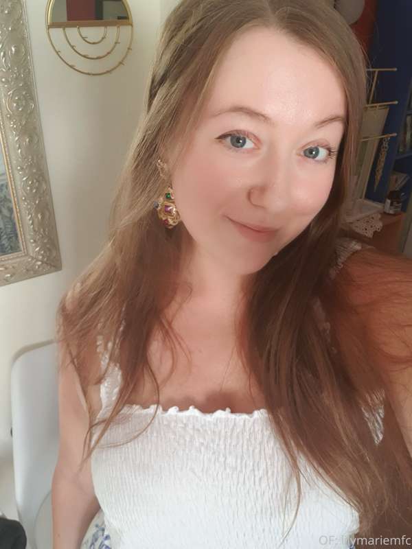 Sunshine selfies 🌞 + boob 1