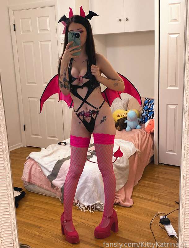 Kittykatrina_21 - Fansly - 27 Oct, 2024 4