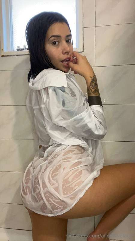 Shower thoughts: maybe wet looks suit me better 💋💦What do yo..