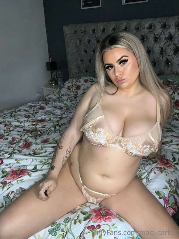 I wake up and look hot. don’t you agree? 😜