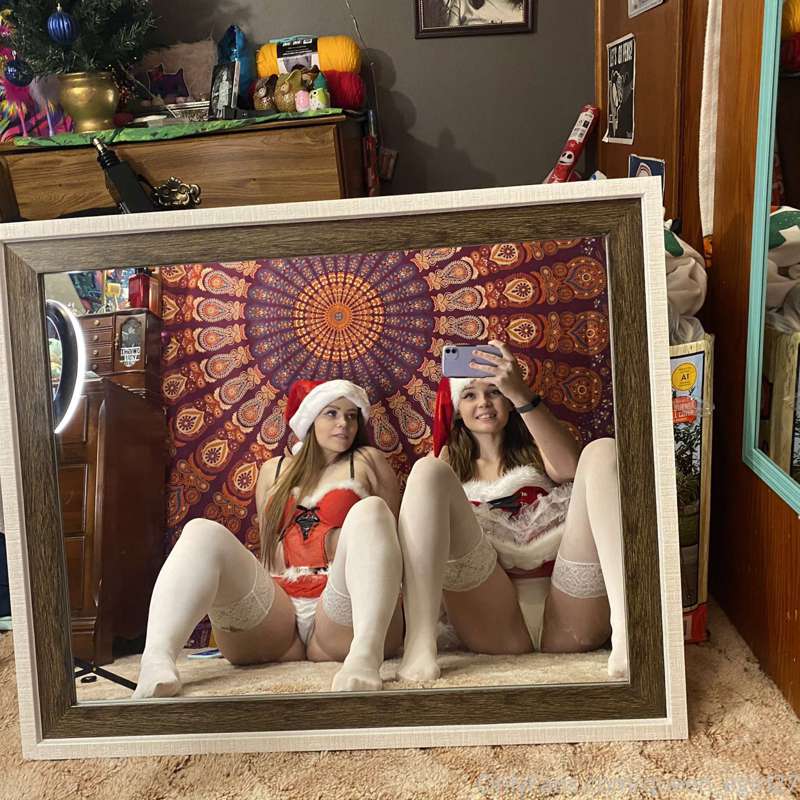 Sluts 😝 @simpqueen 2