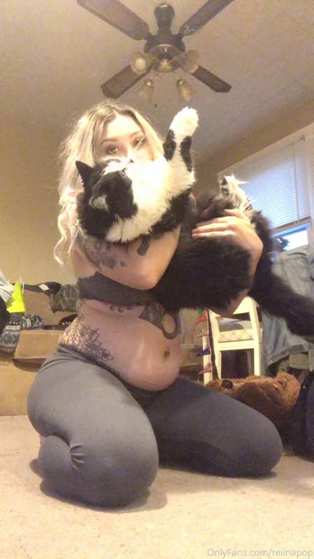 Empty belly is getting soooo soft!! But still a lot of contr.. 3