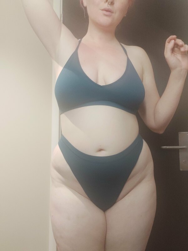 I swear to good thos set makes me feel sexier than anything .. 10