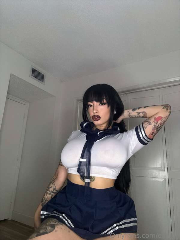 standing up anime girl cosplay 💖 6 photos unseen // my birth..