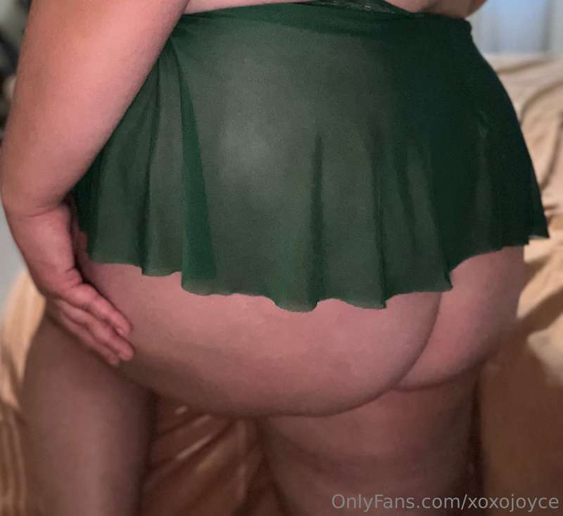 Hump Day 🍑💚