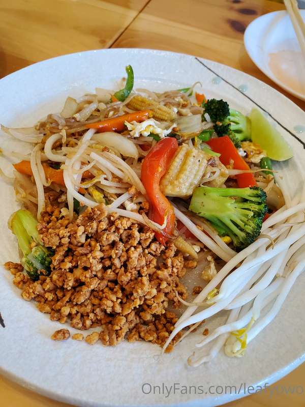 Local Thai Restaurant 💟 4
