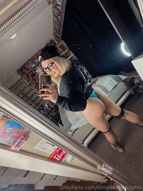 Feeling cheeky 🩵 4
