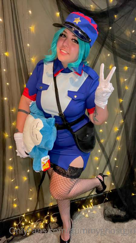 Officer Jenny! 💙 I hope I don’t have to arrest you… 😏 6