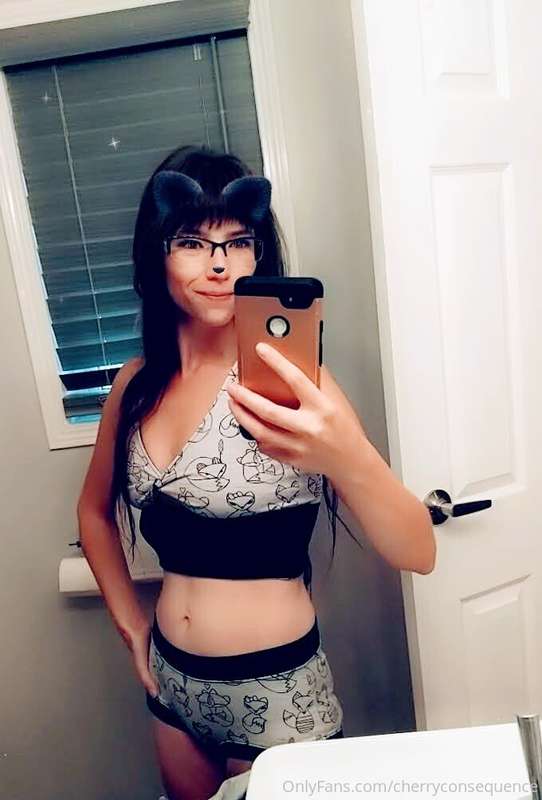 Can't wait to get back on the pole tonight in this cute outf..