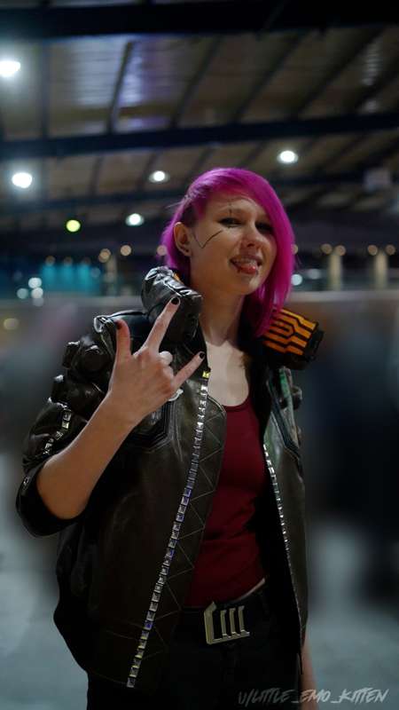 I cosplayed V from cyberpunk 2077!  Even cosplayed at comic .. 7