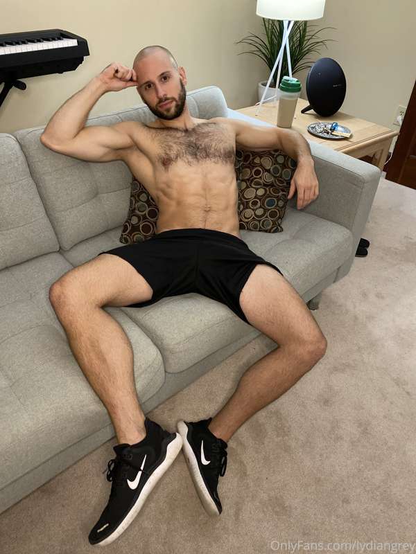 SWIPE for cock 👉 back from the gym at 12am, pumped up and sh.. 5