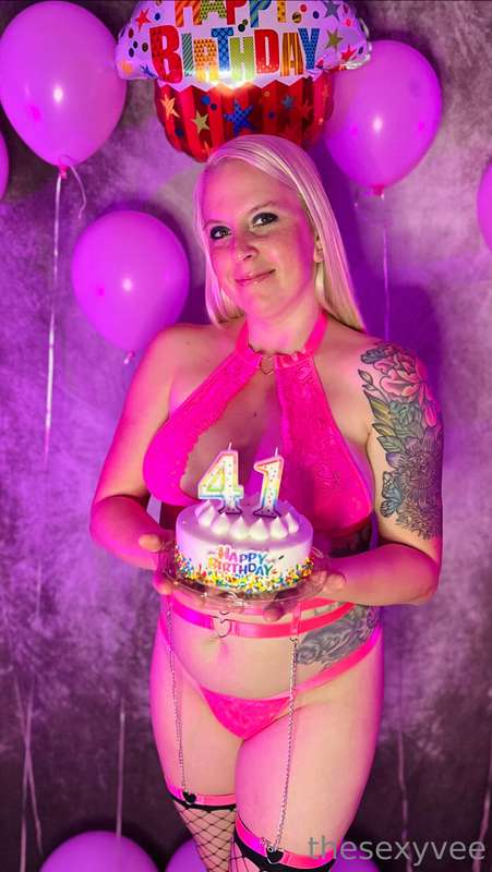 **Happy Birthday to me! I'm 41 today & still killin it! 😉** 9