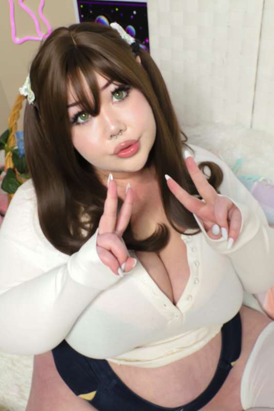 my new bra makes my boobs look so good omg
what are you thin.. 4