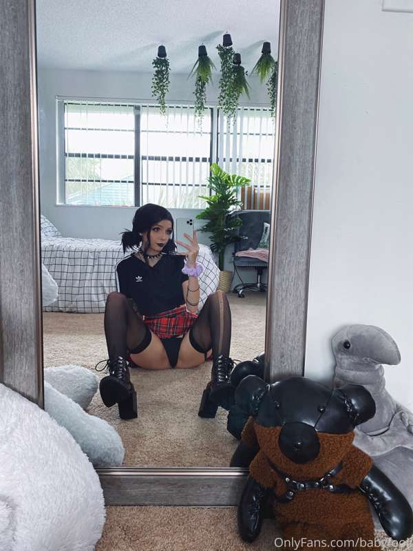 Goth girl set pt. 2 🖤⛓🕷🧸 I’m hoping to have the vid uploaded.. 19