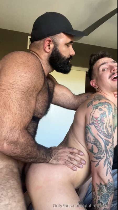 I’m obsessed with @goldguido 🥵😍
The mouth, the moaning, the .. 15