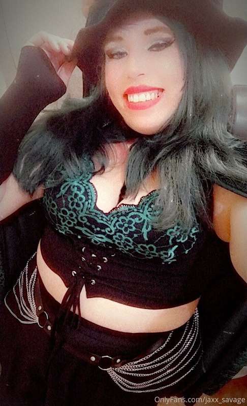 Helloween vibes 🖤🎃🧹🦇 Some pictures feature the beautiful sex.. 12