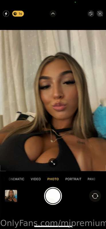 Blurry photo but my tits look great 💋