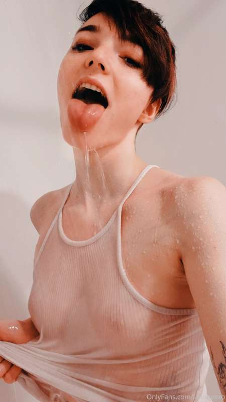 do you like when I'm all wet? 💦 4