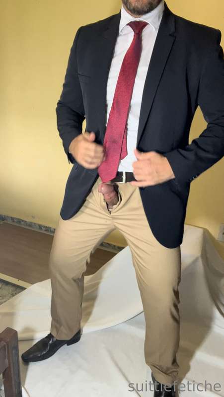 Cada vez me dá mais vontade de vestir roupa social. Gozo fác.. 3