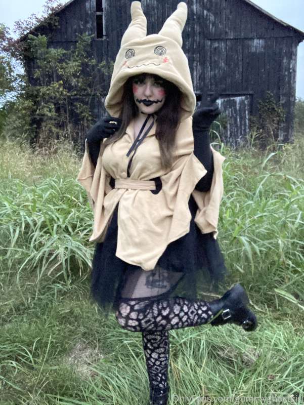 A wild mimikyu has appeared! What will you do? 🖤 7