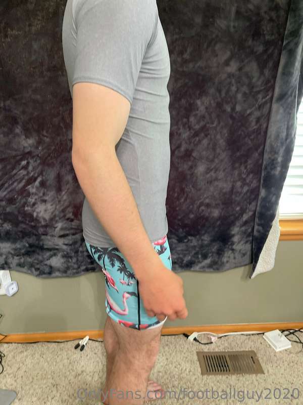 Does this tight shirt look good on me? 2