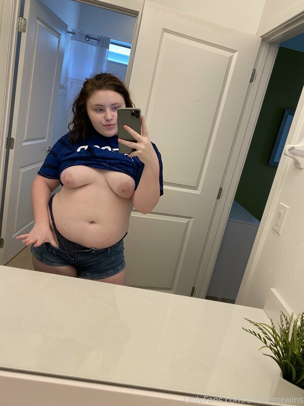 Help me undress? I’m wet from swimming ?
