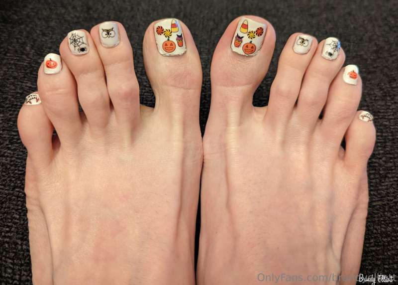 Happy Toesday 🎃

🤭 I admit I may have gone overboard with Ha..