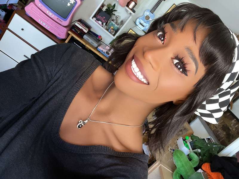 hey, im smiling just for you. what’s going on tonight? mind ..