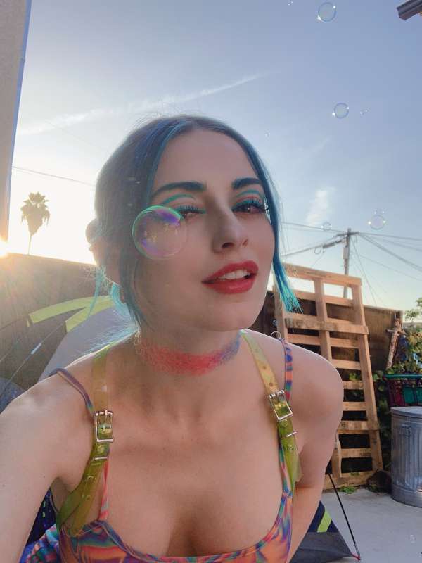 Happy caturday meow 💙 Enjoy these selfies I took yesterday ~.. 6