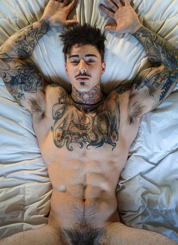 Do you think you could pin me down 😳..?My ADULT content 🔞👉 @..