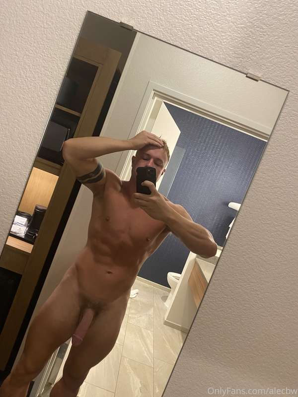 Here’s a few photos from the hotel room this morning 😜🍆 5