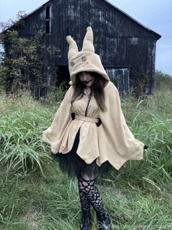 A wild mimikyu has appeared! What will you do? 🖤 22