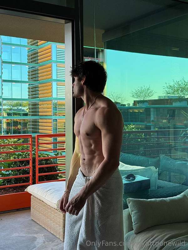 tell your eyes to behave👀