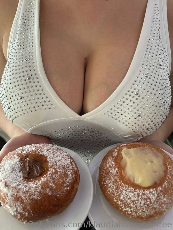 Su OF vi tiro fuori altro tipo di bomboloni, porconi 💦💦💦  Av..