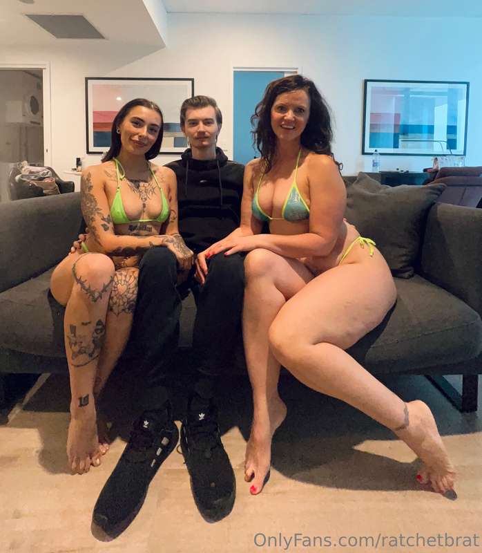 3 is always better then 2 @mollyroselove @theirishpov44  3