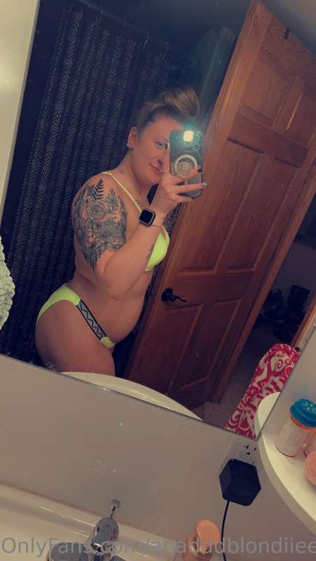 Hot tubbing kinda night 😘💦 3
