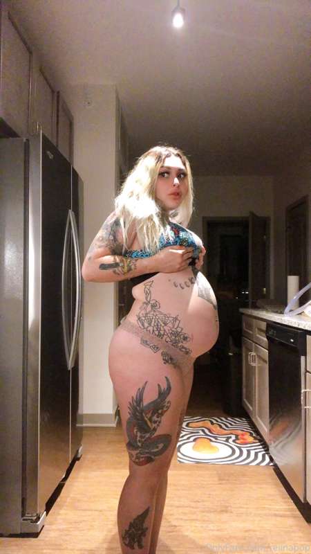 Maybe my biggest belly ever!! chugged white claws, had 2 don.. 4