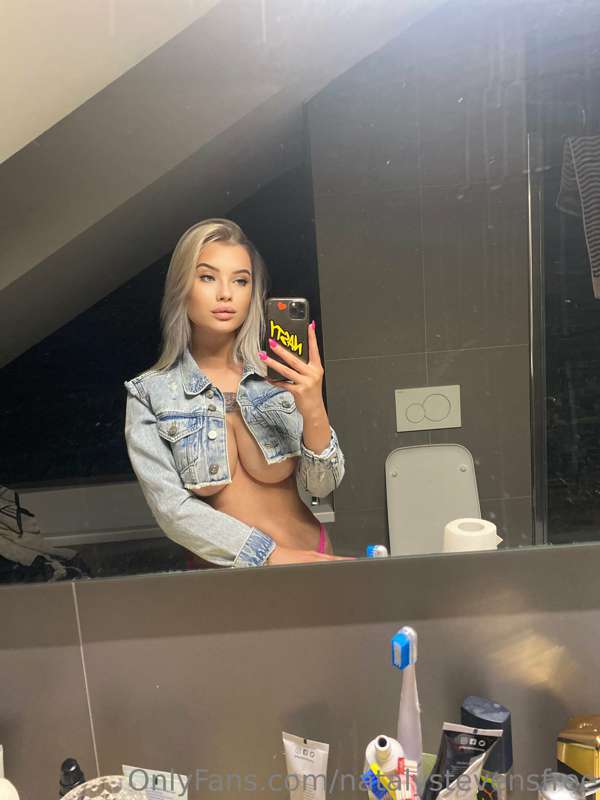 I decided not to wear underwear today😍

FOR MORE 🔥😜SEXY CONT..