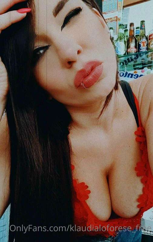 Io e voi un'unica cosa. Vi aspetto sul mio profilo Premium 💙..