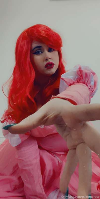 Do y’all want to see princesses/ cosplay as part of Hallowee.. 4