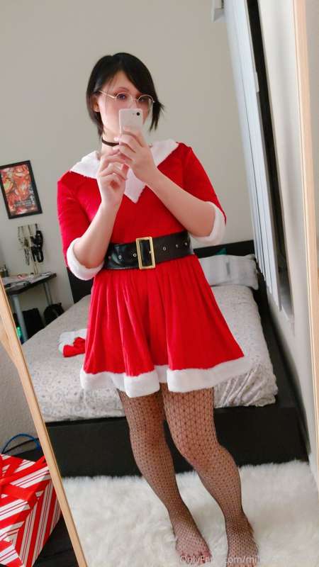 full set upload from last year, please enjoy while i hurry a.. 28