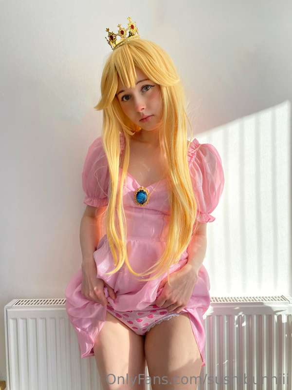 You got a notification! It's some photos from Princess Peach.. 15