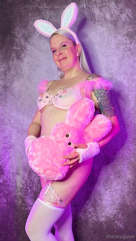 **Just hangin with my peeps!** 🐰