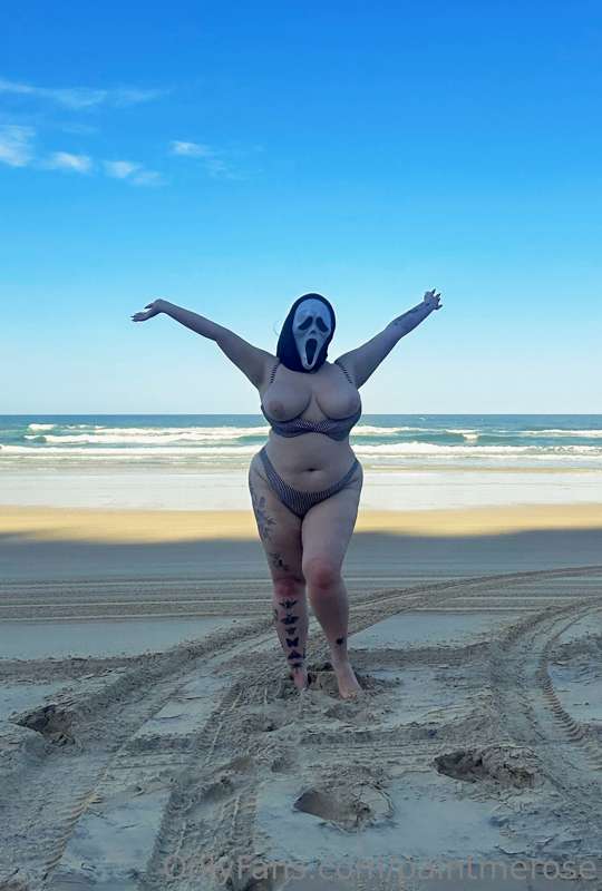 Here for my Halloween beach special 😉 2